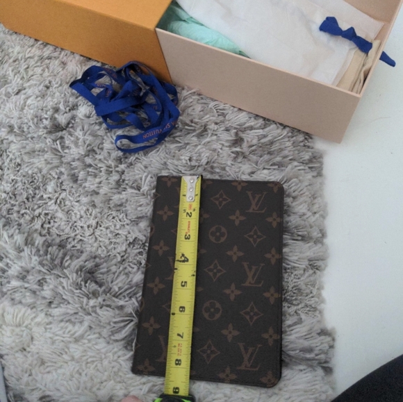 iPad mini  Louis Vuitton Case. - Picture 8 of 8